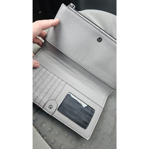 Victoria’s Secret Gray Pebbled V Quilt‎ Zip Wallet - Picture 2 of 3